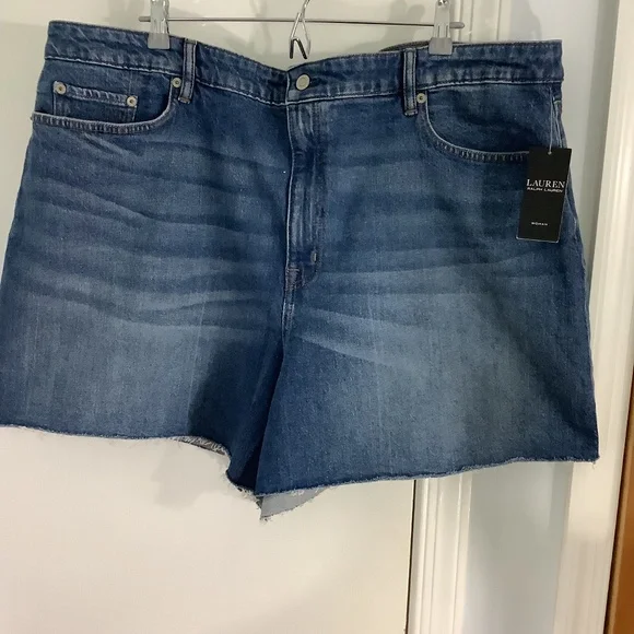 NWT LAUREN RALPH LAUREN WOMAN PLUS 22W DENIM SHORTS RAW HEM RETAIL 99.99 - Picture 1 of 11